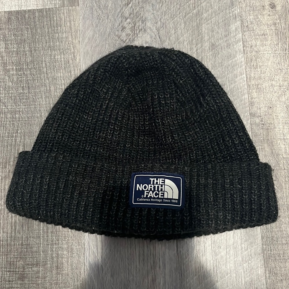 Dark gray North Face beanie